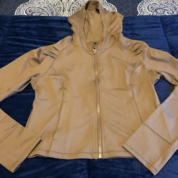 Yogalicious Tops - Yogalicious lux women’s zipup.